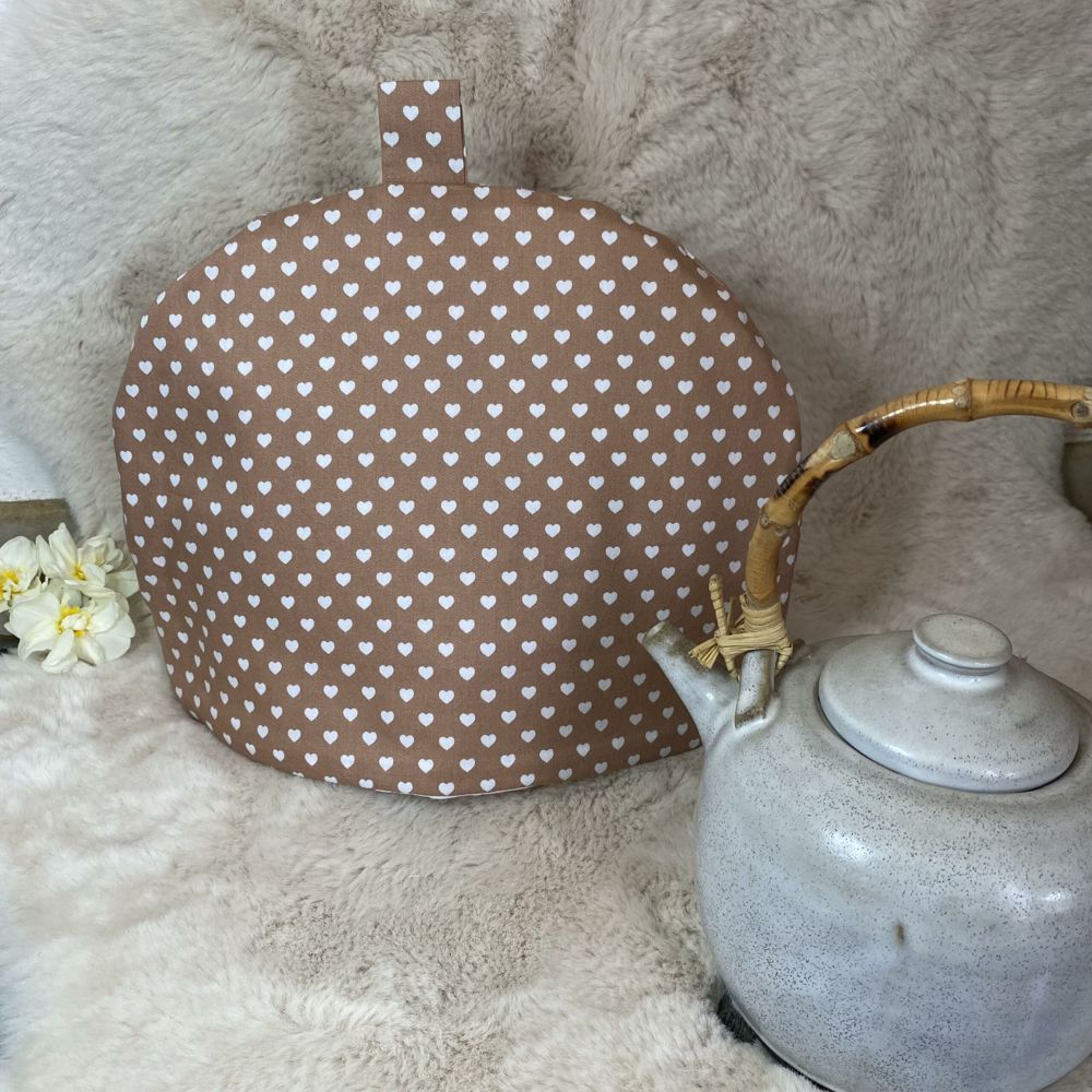 Tea Cover « Cœurs blancs sur fond rouge » petit modèle